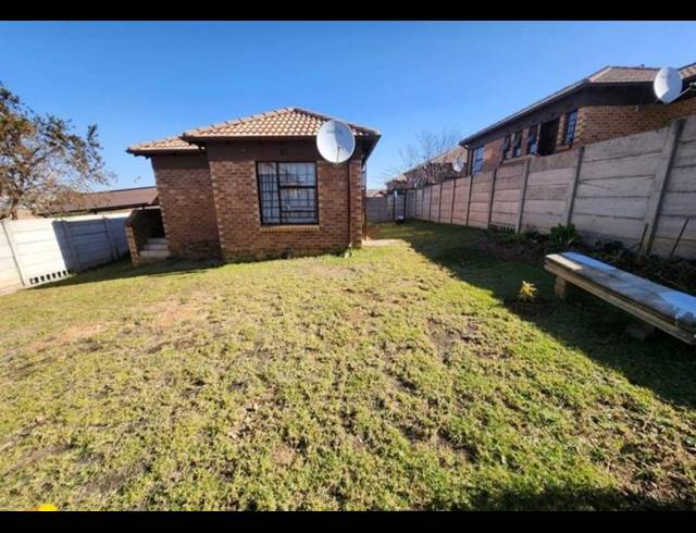 3 BEDROOM HOUSE FOR SALE IN THATCH HILL ESTATE